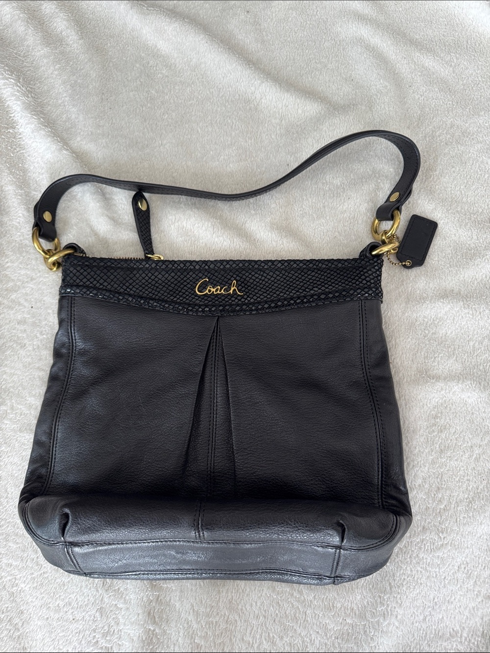 Vintage Coach Black Leather Shoulder Bag with Gold-Tone Hardware